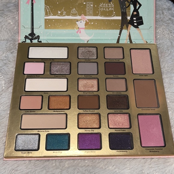 SOLD Too Faced Christmas in New York Eyeshadow Palette - Picture 3 of 3